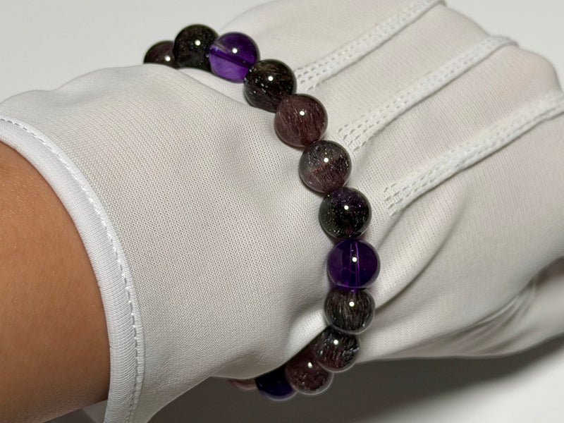 Super Seven Quartz bracelet, 9.5–10 mm, close-up showing quartz translucency and natural inclusions.
